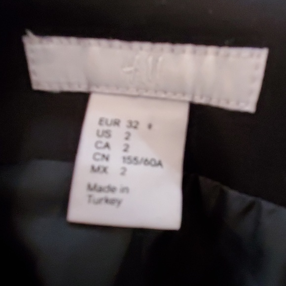 H & M Black matte sequin mini skirt size 2 - Picture 5 of 8